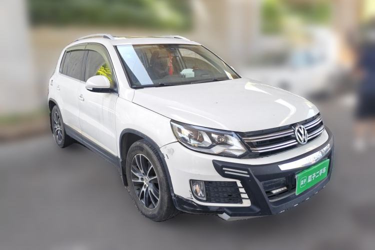 Used Volkswagen Tiguan 2015 1.8TSI Automatic All-Wheel-Drive Luxury Model Front Right 45 Deg