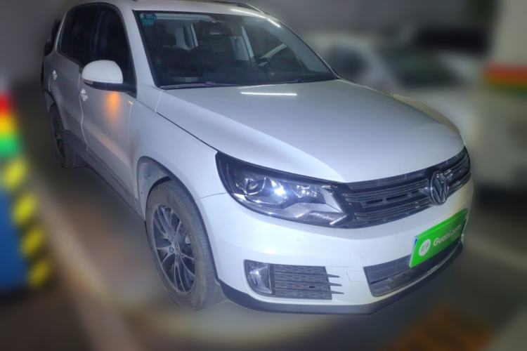 Used Volkswagen Tiguan 2015 1.8TSI Automatic Two-Wheel Drive Luxury Model Front Right 45 Deg