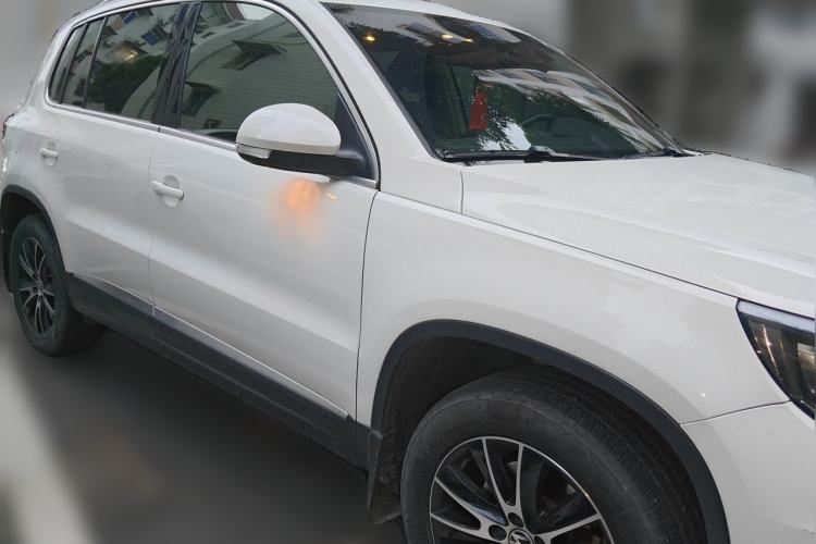 Used Volkswagen Tiguan 2015 1.8TSI Automatic Two-Wheel Drive Luxury Model Front Right 45 Deg