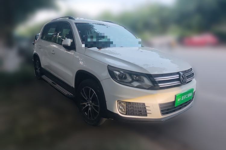 Used Volkswagen Tiguan 2015 1.8TSI Automatic Two-Wheel Drive Luxury Model Front Right 45 Deg