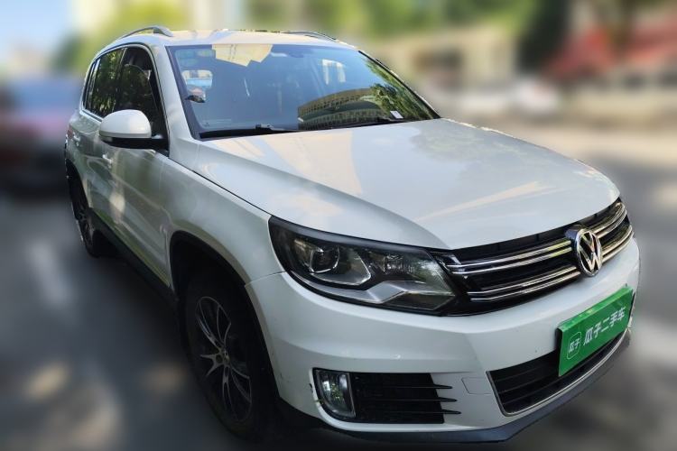 Used Volkswagen Tiguan 2015 1.8TSI Automatic Two-Wheel Drive Luxury Model Front Right 45 Deg