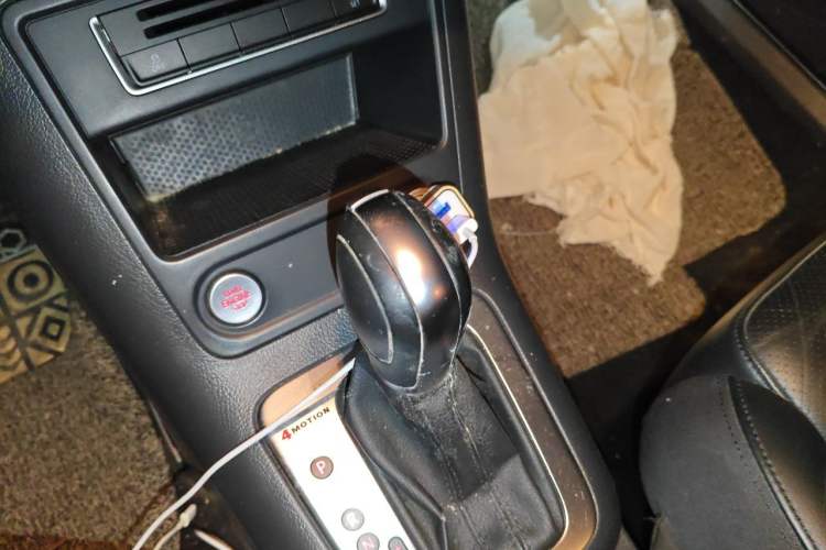 Used Volkswagen Tiguan 2015 1.8TSI Automatic All-Wheel-Drive Luxury Model Gear Lever