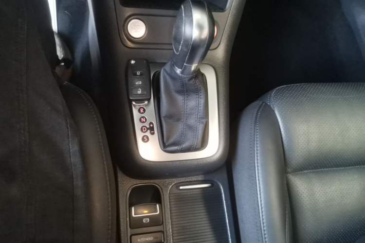 Used Volkswagen Tiguan 2015 1.8TSI Automatic Two-Wheel Drive Luxury Model Gear Lever