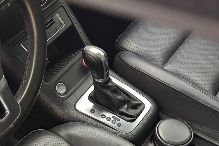 Used Volkswagen Tiguan 2015 1.8TSI Automatic Two-Wheel Drive Luxury Model Gear Lever
