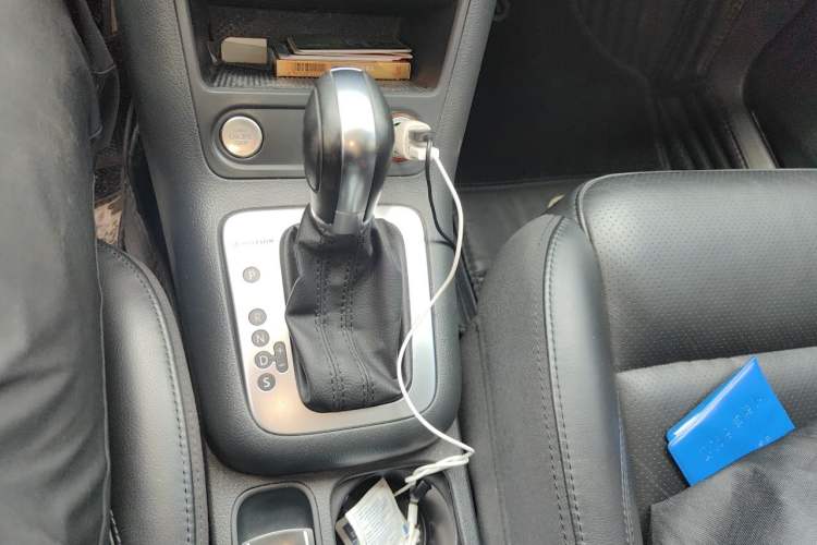 Used Volkswagen Tiguan 2015 1.8TSI Automatic All-Wheel-Drive Luxury Model Gear Lever