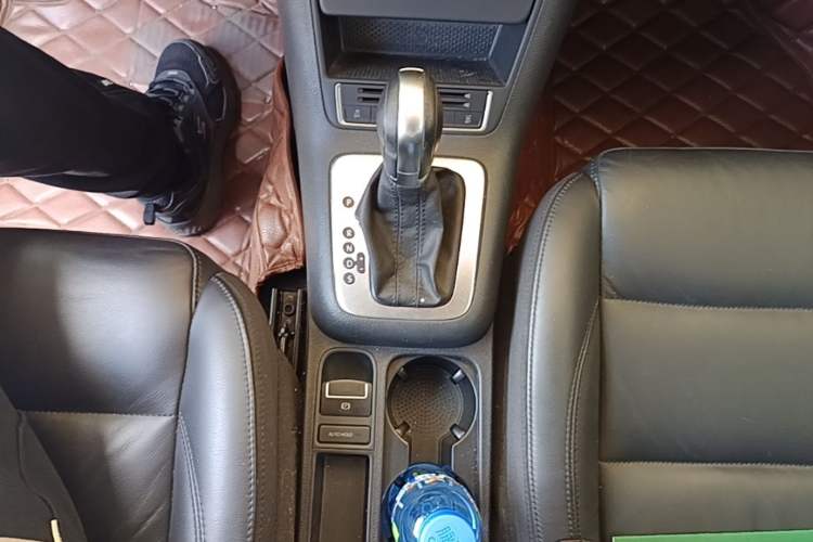Used Volkswagen Tiguan 2015 1.8TSI Automatic Two-Wheel Drive Comfort Edition Gear Lever