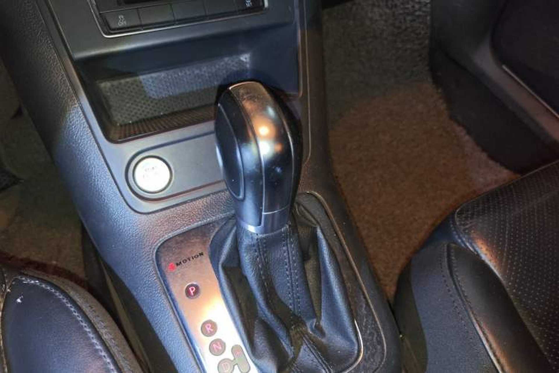 Used Volkswagen Tiguan 2015 2.0 TSI Automatic All-Wheel Drive Luxury Edition Gear Lever