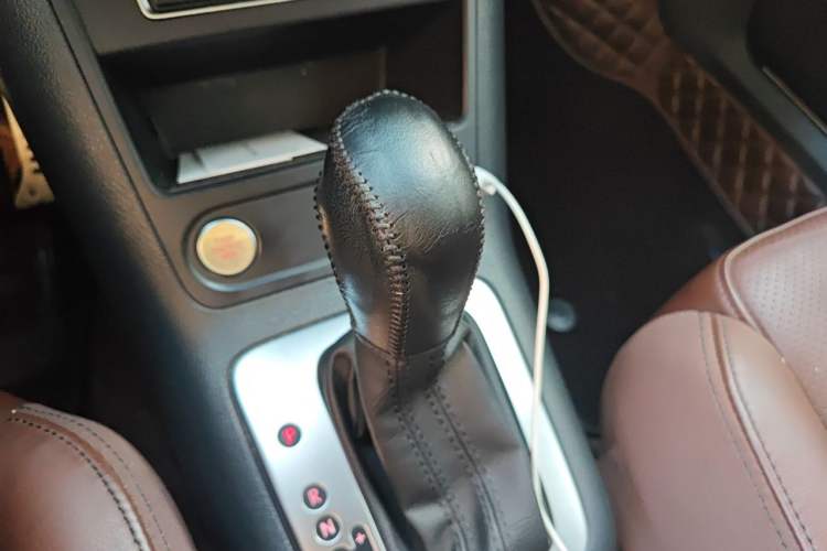 Used Volkswagen Tiguan 2015 1.8TSI Automatic Two-Wheel Drive Luxury Model Gear Lever