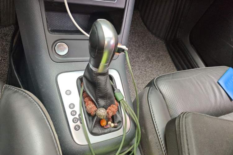 Used Volkswagen Tiguan 2015 1.8TSI Automatic Two-Wheel Drive Luxury Model Gear Lever