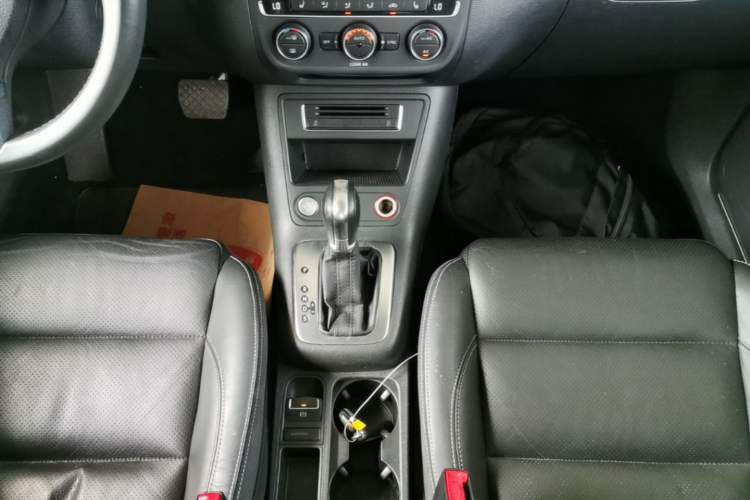 Used Volkswagen Tiguan 2015 1.8TSI Automatic Two-Wheel Drive Luxury Model Gear Lever
