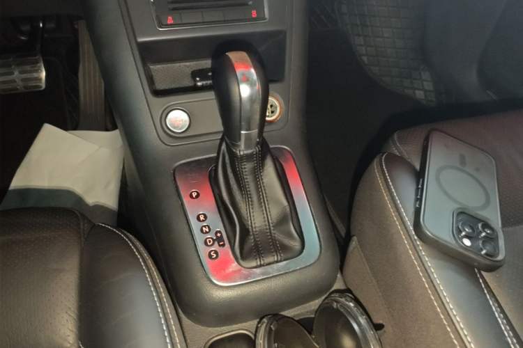 Used Volkswagen Tiguan 2015 1.8TSI Automatic Two-Wheel Drive Luxury Model Gear Lever