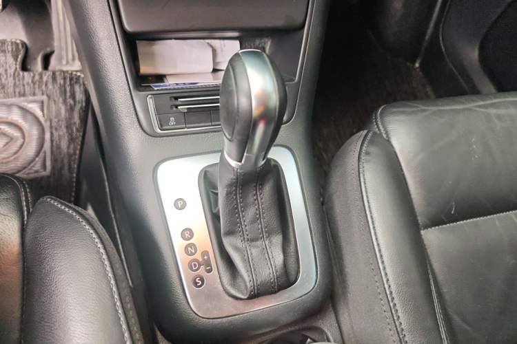 Used Volkswagen Tiguan 2015 1.8TSI Automatic Two-Wheel Drive Comfort Edition Gear Lever