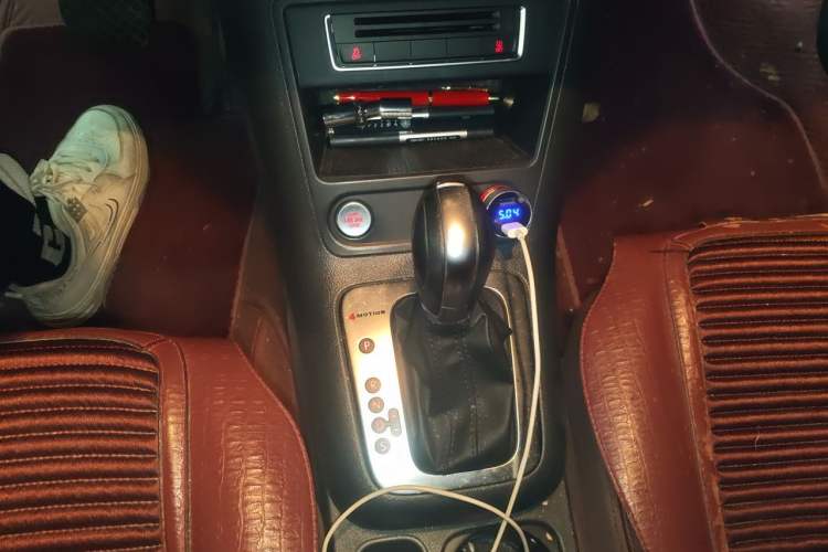 Used Volkswagen Tiguan 2015 1.8TSI Automatic All-Wheel-Drive Luxury Model Gear Lever