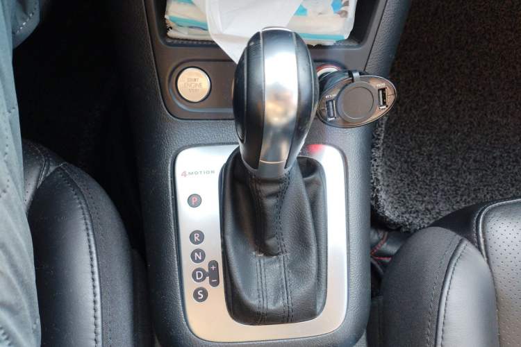 Used Volkswagen Tiguan 2015 1.8TSI Automatic All-Wheel-Drive Luxury Model Gear Lever