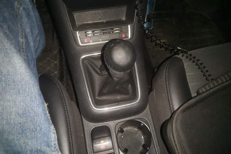 Used Volkswagen Tiguan 2015 1.8TSI Manual Two-Wheel Drive Fashion Edition Gear Lever