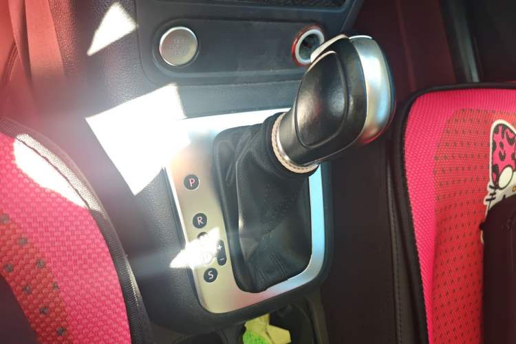 Used Volkswagen Tiguan 2015 1.8TSI Automatic Two-Wheel Drive Luxury Model Gear Lever