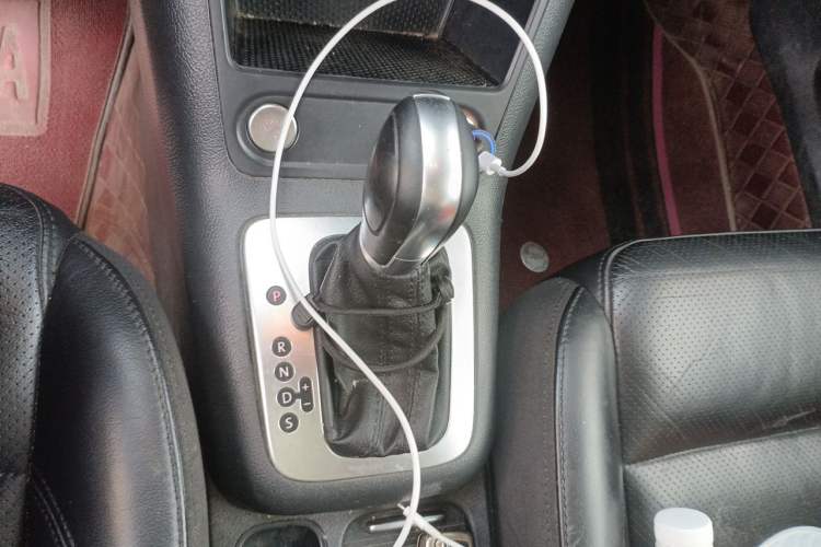 Used Volkswagen Tiguan 2015 1.8TSI Automatic Two-Wheel Drive Luxury Model Gear Lever