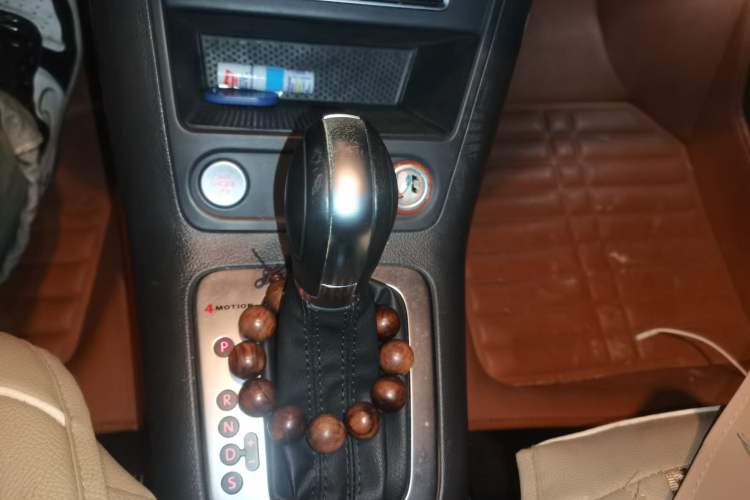 Used Volkswagen Tiguan 2015 1.8TSI Automatic All-Wheel-Drive Luxury Model Gear Lever