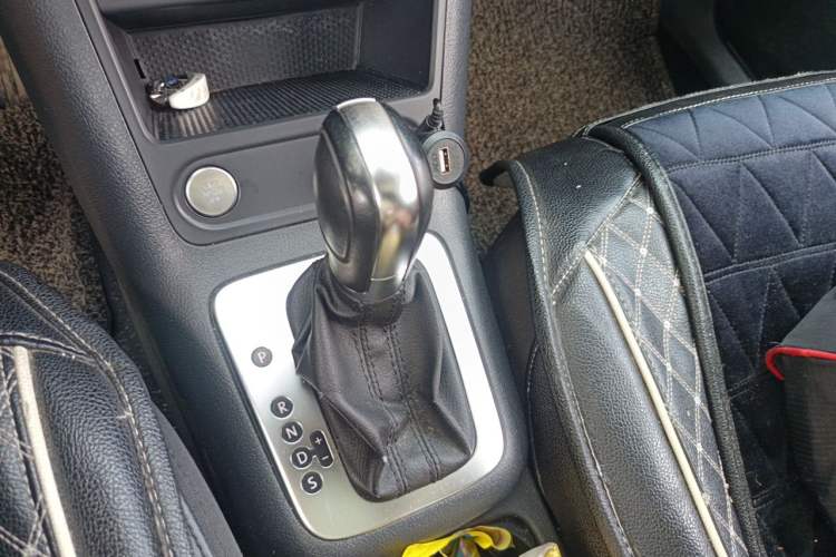 Used Volkswagen Tiguan 2015 1.8TSI Automatic Two-Wheel Drive Luxury Model Gear Lever