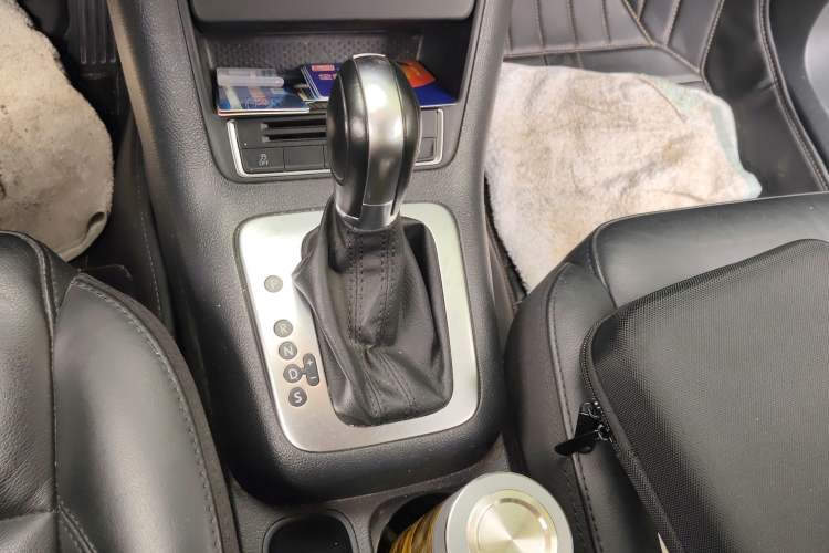 Used Volkswagen Tiguan 2015 1.8TSI Automatic Two-Wheel Drive Comfort Edition Gear Lever