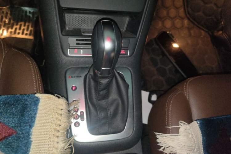 Used Volkswagen Tiguan 2015 2.0 TSI Comfort Edition Gear Lever