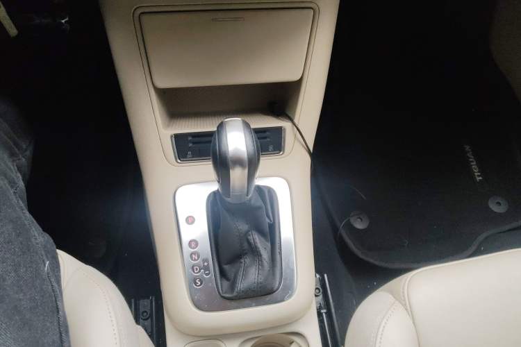 Used Volkswagen Tiguan 2015 1.8TSI Automatic Two-Wheel Drive Comfort Edition Gear Lever