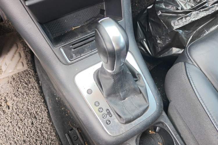 Used Volkswagen Tiguan 2015 1.8TSI Automatic Two-Wheel Drive Comfort Edition Gear Lever