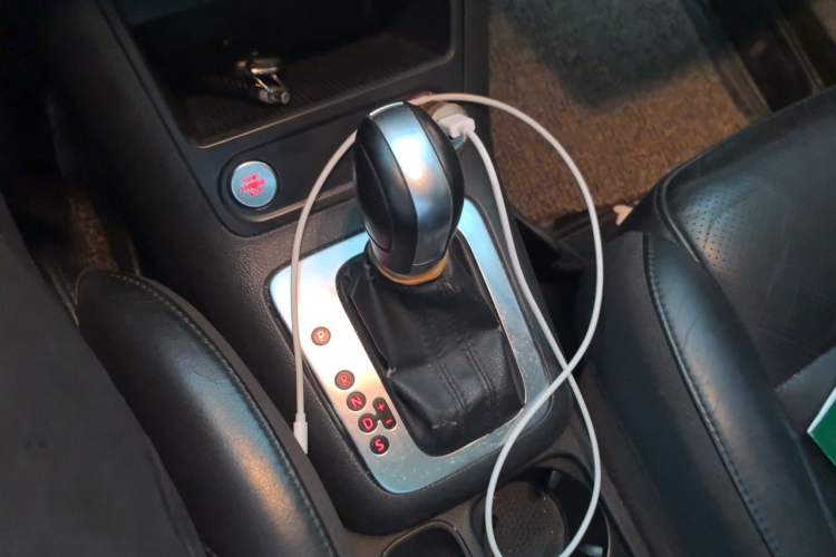 Used Volkswagen Tiguan 2015 1.8TSI Automatic Two-Wheel Drive Luxury Model Gear Lever