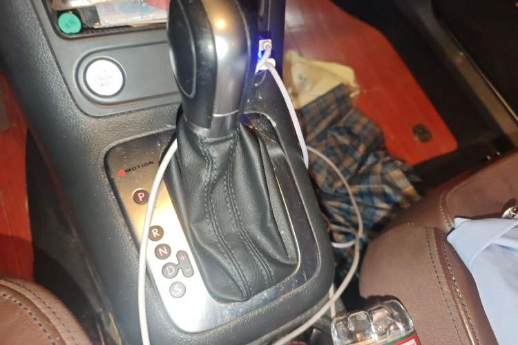 Used Volkswagen Tiguan 2015 2.0 TSI Automatic All-Wheel Drive Flagship Edition Gear Lever