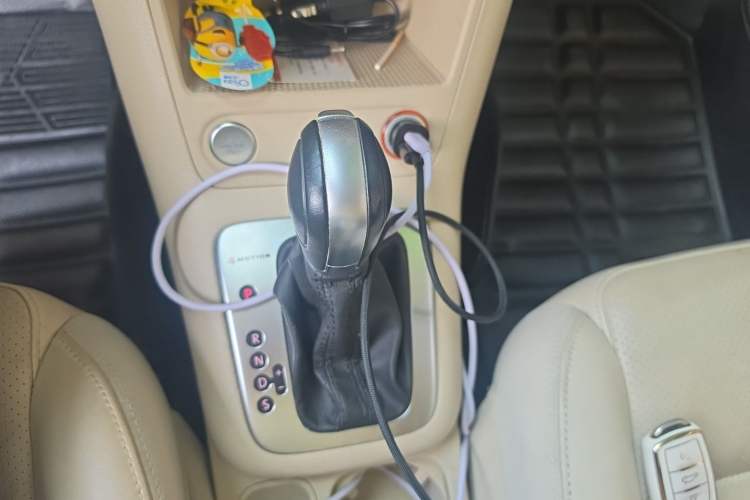 Used Volkswagen Tiguan 2015 1.8TSI Automatic All-Wheel-Drive Luxury Model Gear Lever