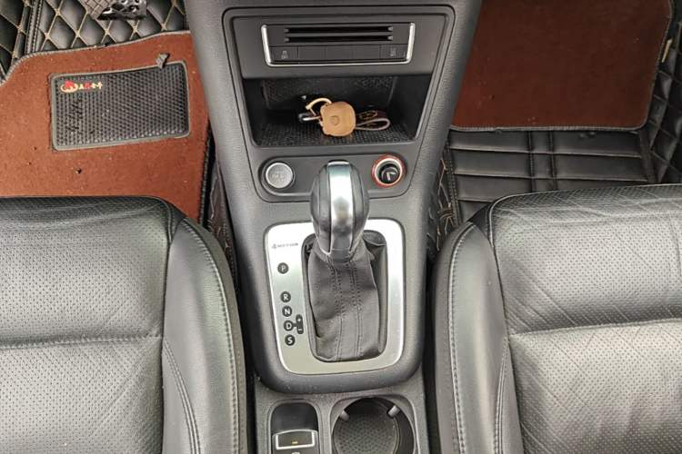Used Volkswagen Tiguan 2015 1.8TSI Automatic All-Wheel-Drive Luxury Model Gear Lever