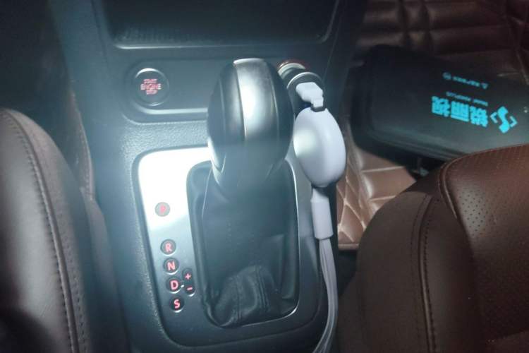 Used Volkswagen Tiguan 2015 1.8TSI Automatic Two-Wheel Drive Luxury Model Gear Lever