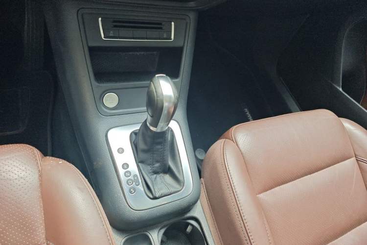 Used Volkswagen Tiguan 2015 1.8TSI Automatic Two-Wheel Drive Luxury Model Gear Lever