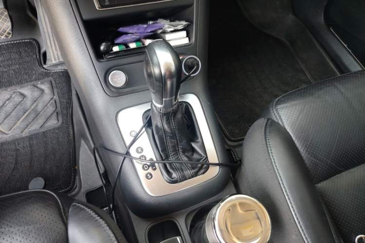 Used Volkswagen Tiguan 2015 1.8TSI Automatic Two-Wheel Drive Luxury Model Gear Lever