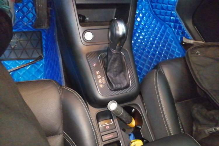 Used Volkswagen Tiguan 2015 1.8TSI Automatic Two-Wheel Drive Luxury Model Gear Lever