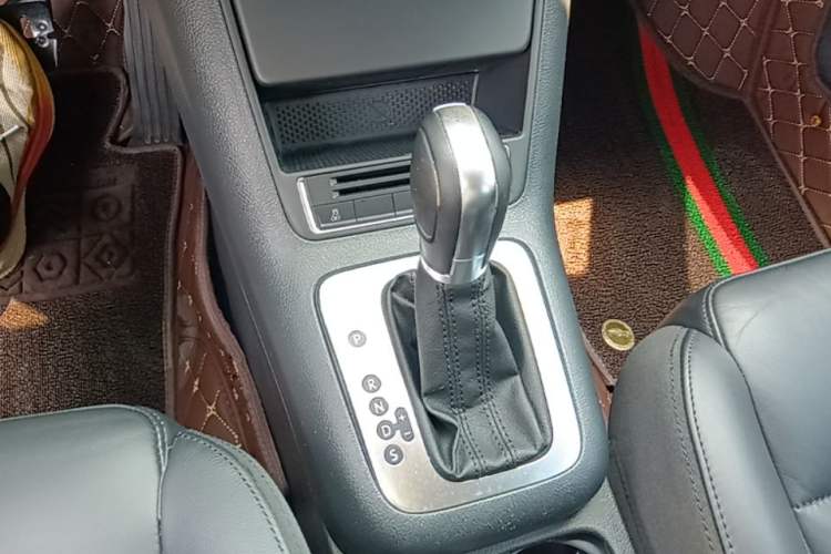 Used Volkswagen Tiguan 2015 1.8TSI Automatic Two-Wheel Drive Comfort Edition Gear Lever