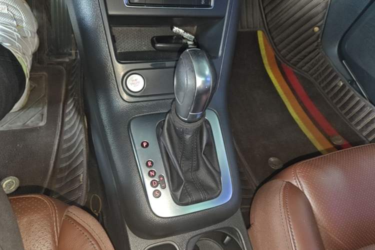 Used Volkswagen Tiguan 2015 1.8TSI Automatic Two-Wheel Drive Luxury Model Gear Lever