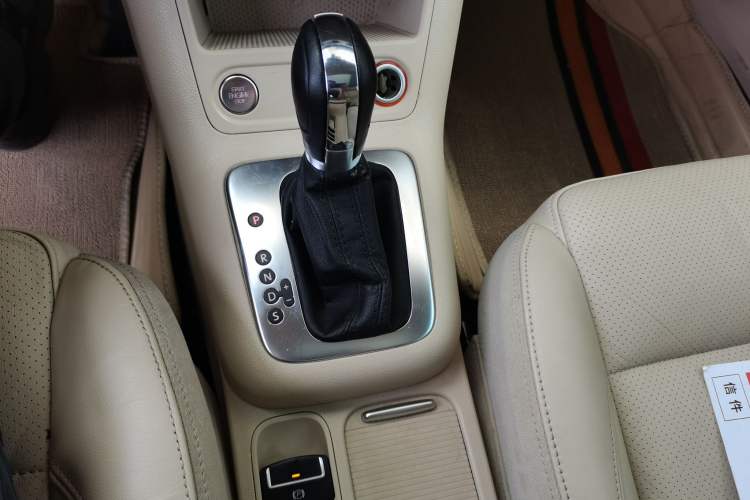 Used Volkswagen Tiguan 2015 1.8TSI Automatic Two-Wheel Drive Luxury Model Gear Lever