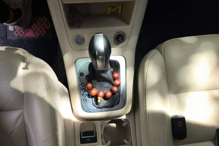 Used Volkswagen Tiguan 2015 1.8TSI Automatic Two-Wheel Drive Luxury Model Gear Lever
