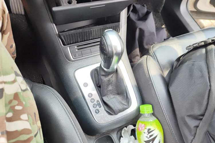 Used Volkswagen Tiguan 2015 1.8TSI Automatic Two-Wheel Drive Comfort Edition Gear Lever