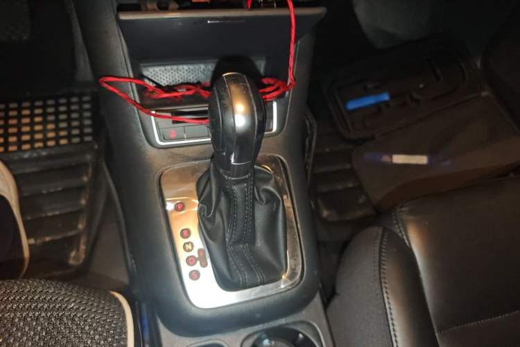 Used Volkswagen Tiguan 2015 1.8TSI Automatic Two-Wheel Drive Comfort Edition Gear Lever