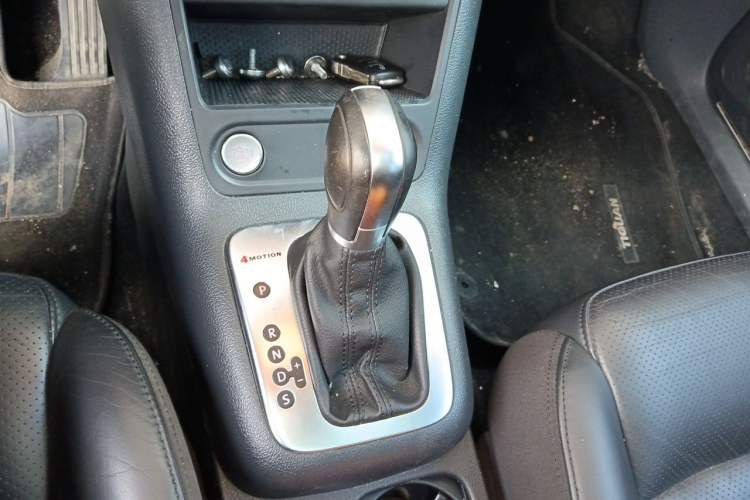 Used Volkswagen Tiguan 2015 1.8TSI Automatic All-Wheel-Drive Luxury Model Gear Lever