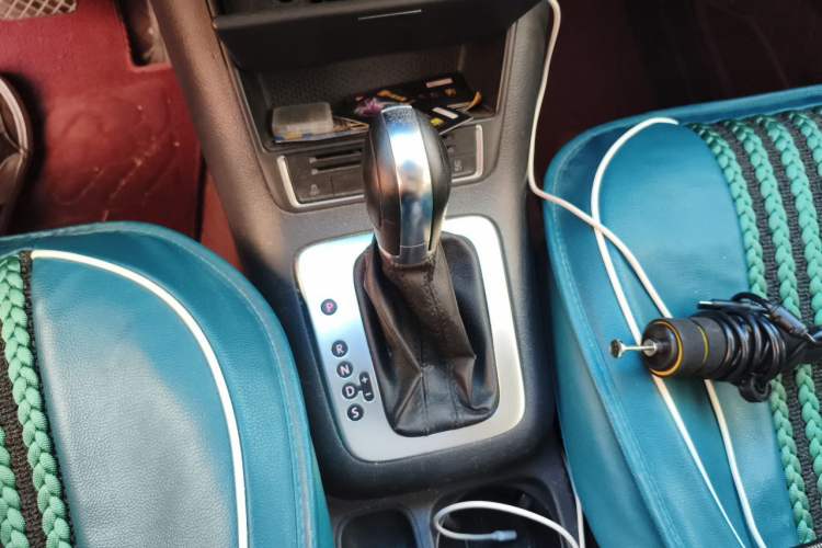 Used Volkswagen Tiguan 2015 1.8TSI Automatic Two-Wheel Drive Luxury Model Gear Lever