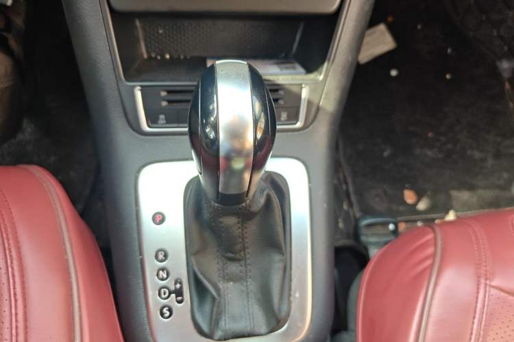 Used Volkswagen Tiguan 2015 1.8TSI Automatic Two-Wheel Drive Trend Edition Gear Lever