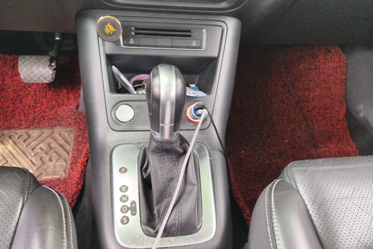 Used Volkswagen Tiguan 2015 1.8TSI Automatic Two-Wheel Drive Luxury Model Gear Lever