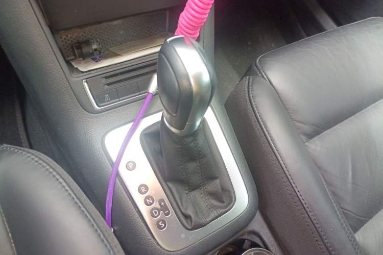 Used Volkswagen Tiguan 2015 1.8TSI Automatic Two-Wheel Drive Comfort Edition Gear Lever