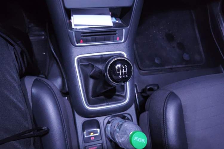 Used Volkswagen Tiguan 2015 1.8TSI Manual Two-Wheel Drive Fashion Edition Gear Lever