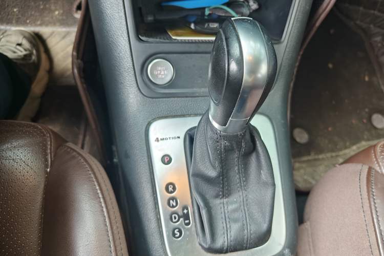 Used Volkswagen Tiguan 2015 2.0 TSI Automatic All-Wheel Drive Luxury Edition Gear Lever