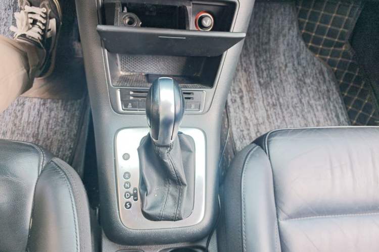 Used Volkswagen Tiguan 2015 1.8TSI Automatic Two-Wheel Drive Comfort Edition Gear Lever