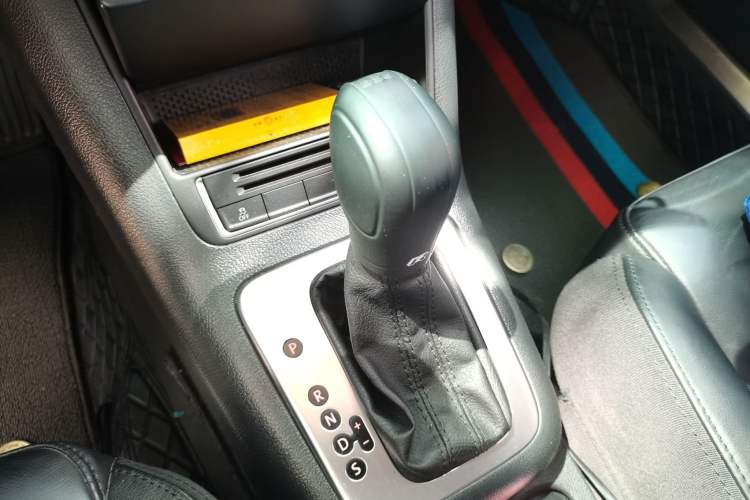 Used Volkswagen Tiguan 2015 1.8TSI Automatic Two-Wheel Drive Comfort Edition Gear Lever